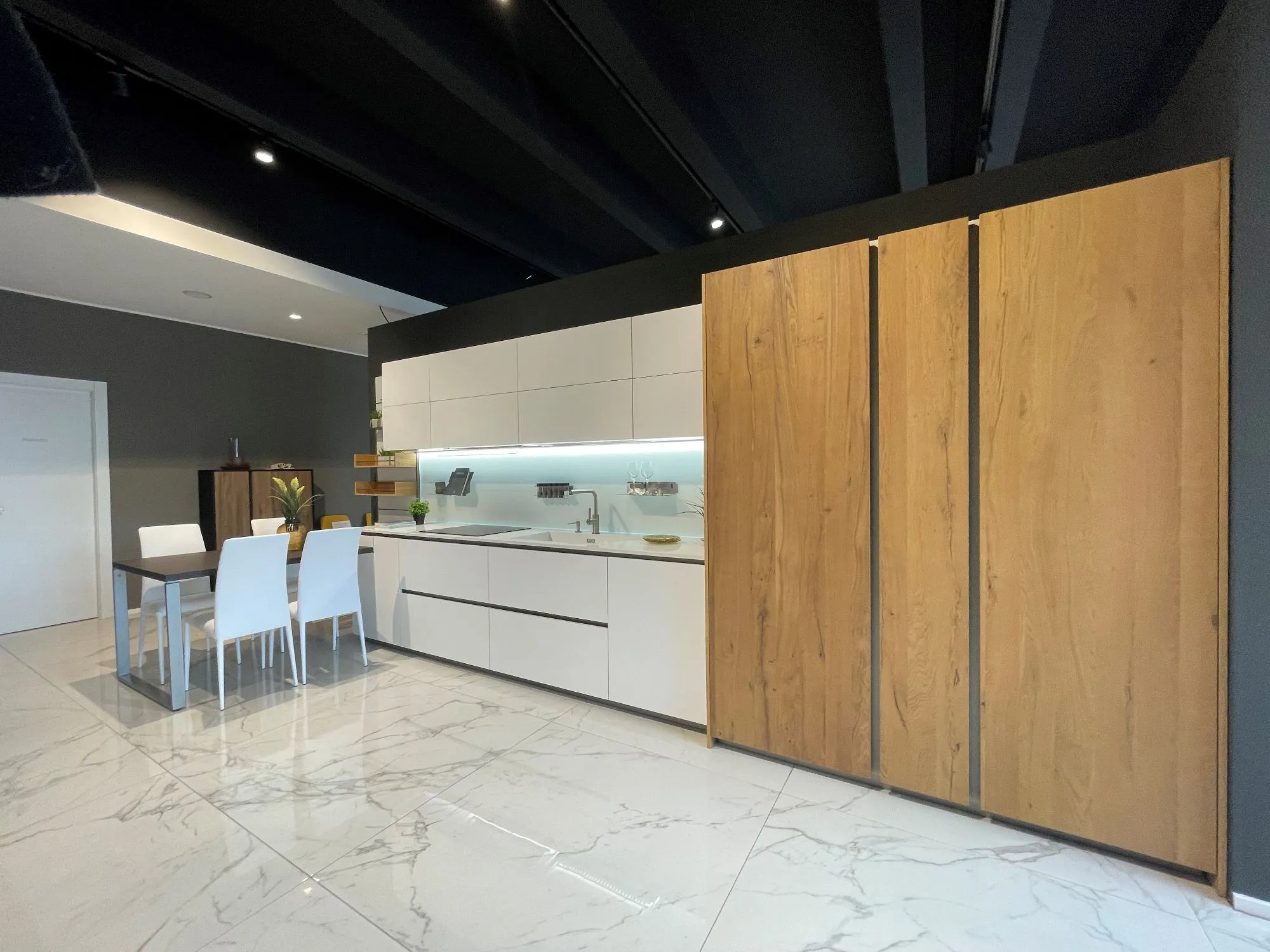 Cucina moderna con penisola Asia/kalì di Arredo3